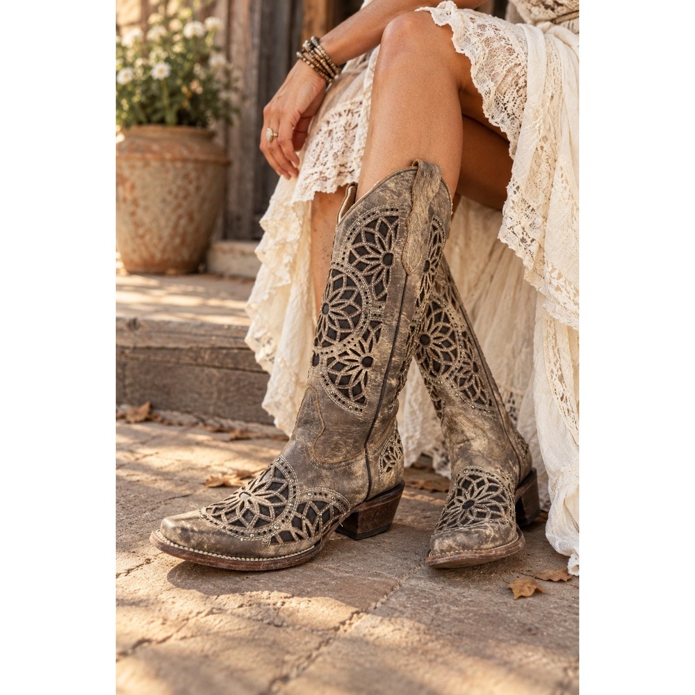 SG Hecho En Mexico Women's 9.5 Rhinestone Studded Cutout Western Cowboy Boots